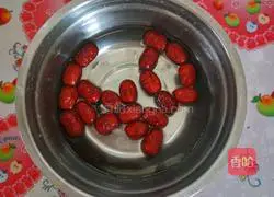 Illustration of how to make red date rolls 3