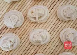 Illustration of how to make salt and pepper rolls 10