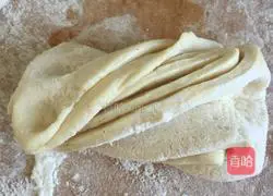 Illustration of how to make salt and pepper rolls 11