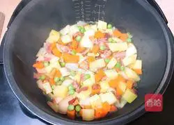 Illustration of how to make carrot and potato braised rice 9