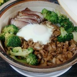 Black pepper pork claypot rice