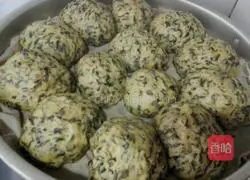 Illustration of how to make sweet potato leaf steamed buns 4