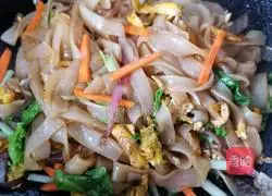 Illustration of how to make fried rice noodles with eggs 11