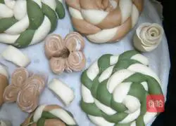 Illustration of how to make corrugated flower rolls 8