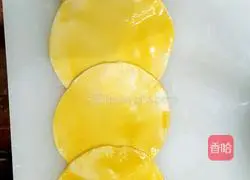 Illustration of how to make rose-shaped and butterfly-shaped flower rolls 13