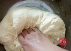 Illustration of how to make corn flour and white flour cake 10