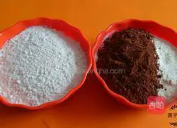 Illustration of how to make two-color flower rolls 1