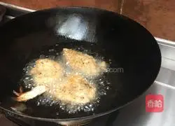 Illustration of how to make instant noodles burger 3