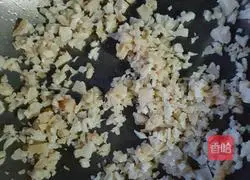 Illustration of how to make ice-skin leek, egg and scallop pot stickers 2