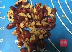 Illustration of how to make ham rolls and red date rolls 8