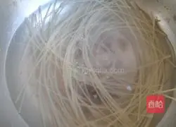 Illustration of how to make spicy and sour rice noodles 4