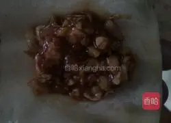 Illustration of how to make pork and shrimp pot stickers 10