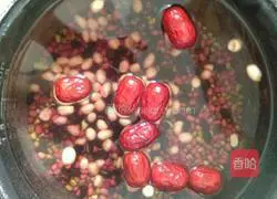 Illustration of making multi-grain porridge 5