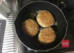 Illustration of how to make private sandwich cheeseburger meat 12