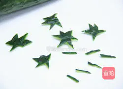 Illustration of how to make strawberry rice balls 6