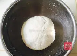 Illustration of how to make pepper-flavored flower rolls 4