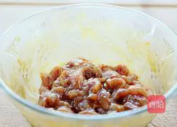 Illustration of how to make fried rice noodles with black pepper and shredded pork 5