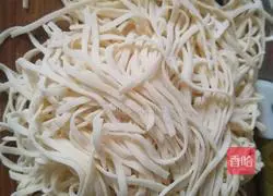 Illustration of Bean and Potato Braised Noodles 9