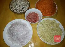 Illustration of how to make rose rolls 1