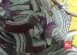 Illustration of how to make simple chicken and tomato pasta 5