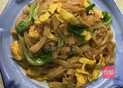 Illustration of how to make fried rice noodles with eggs 3
