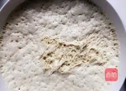 Illustration of how to make black sesame flower rolls 2