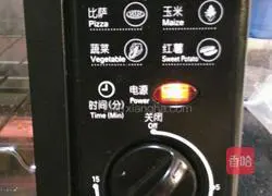 Illustration of making red sausage baked rice 14