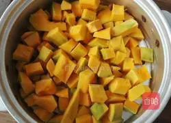 Illustration of how to make pumpkin hair cake 2