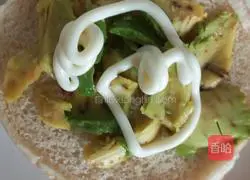 Illustration of how to make egg and avocado burger 2