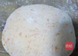 Illustration of how to make carrot flower rolls 4