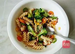 Illustration of how to make Italian spiral noodles with mushroom sauce and vegetables 10