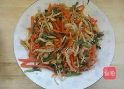 Illustration of how to make vegetarian spring rolls 10