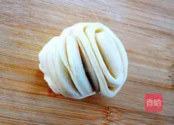 Illustration of how to make milk-flavored flower rolls 17