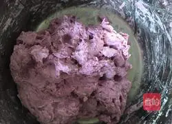 Illustration of how to make purple sweet potato cake 4