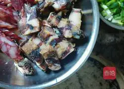 Illustration of how to make preserved meat clay pot rice 2