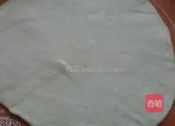 Illustration of how to make scallion rolls 7