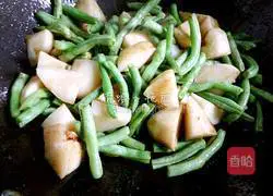 Illustration of Shangluo Braised Noodles 7