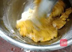 Illustration of how to make pumpkin cake 5 