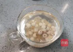 Illustration of how to make Lily Lotus Seed and Adzuki Bean Beauty Porridge 8