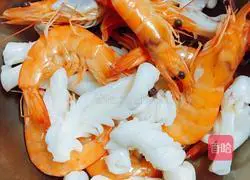 Illustration of how to make cheese and seafood baked rice 1