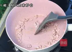 Illustration of how to make rice noodles with minced meat in sour soup 1