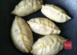 How to make hot noodle pot sticker dumplings Illustration 7