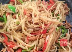 Illustration of how to make shredded pork pancakes 10