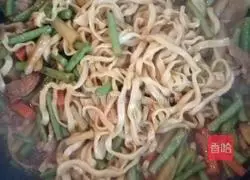 Illustration of how to make braised beans and noodles 3