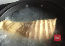 Illustration of how to make spring rolls with bamboo shoots 1