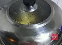 Illustration of how to make pumpkin hair cake 7