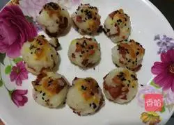 Illustration of how to make bacon cheese rice balls 3