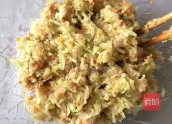 Illustration of how to make pork pot stickers with melon skin 8