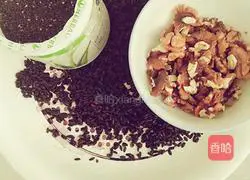 Illustration of how to make raisin and wolfberry hair cake 3