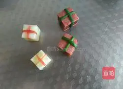 Illustration of how to make Christmas snowman rice balls 10